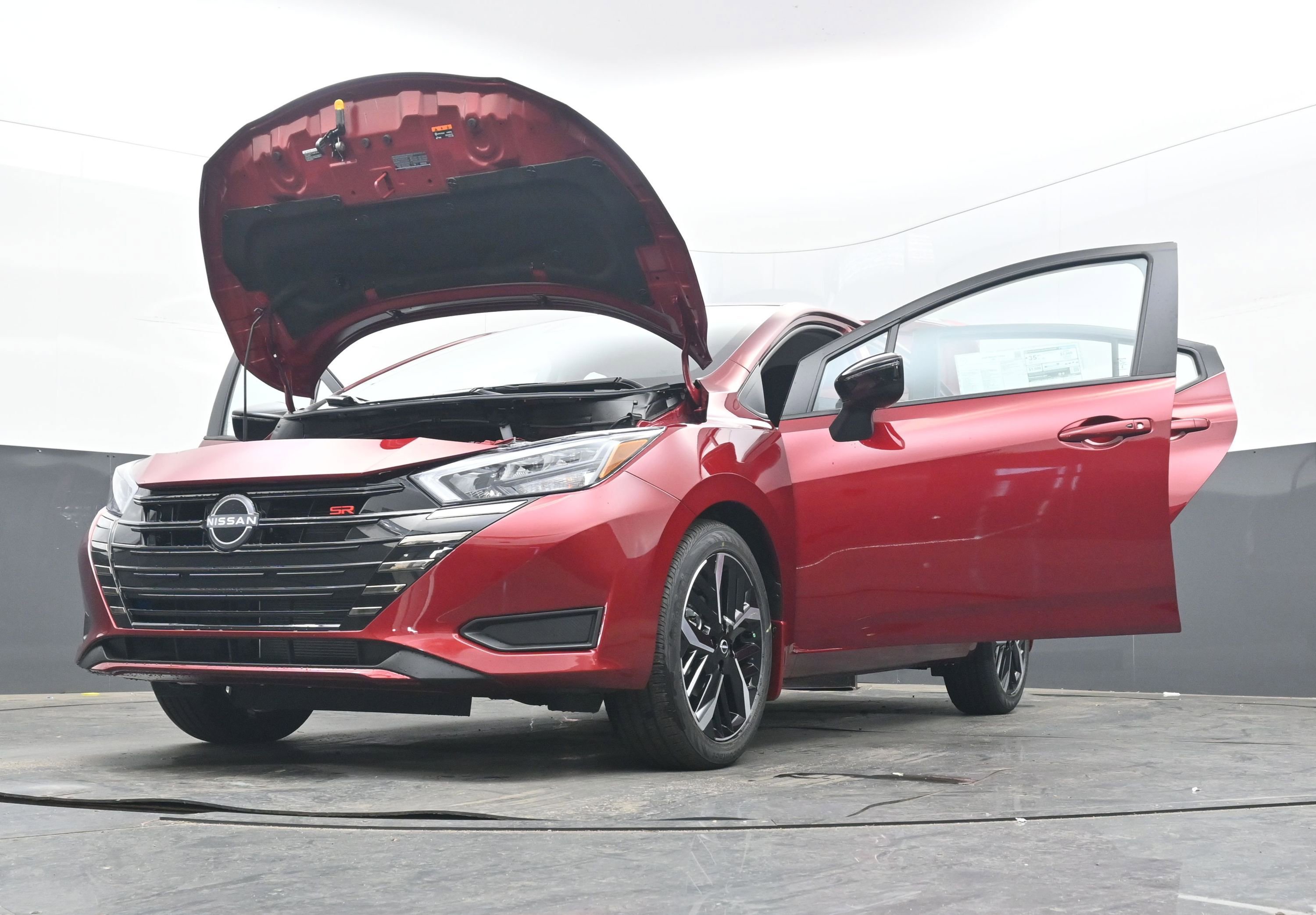 New 2025 Nissan Versa SR w/ Trunk Package image 39