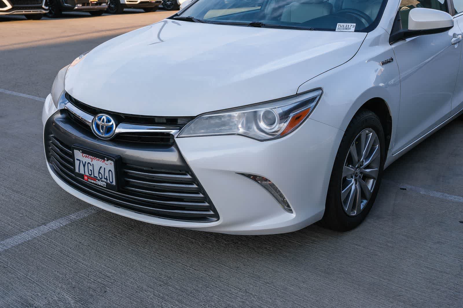 Used 2017 Toyota Camry XLE w/ Moonroof Package FWD image 11