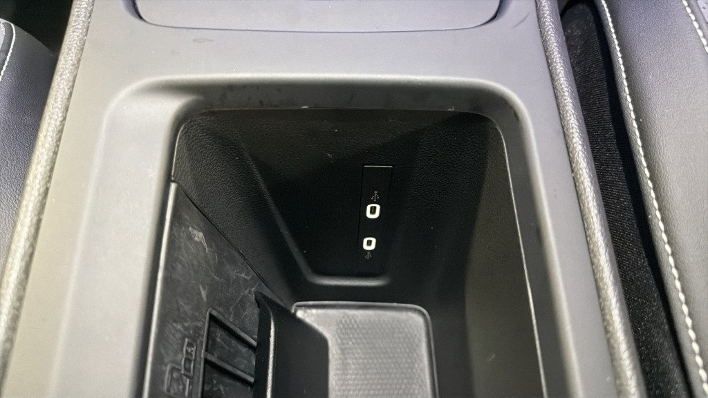 Certified 2025 Volkswagen Tiguan SE R-Line AWD/4WD image 39