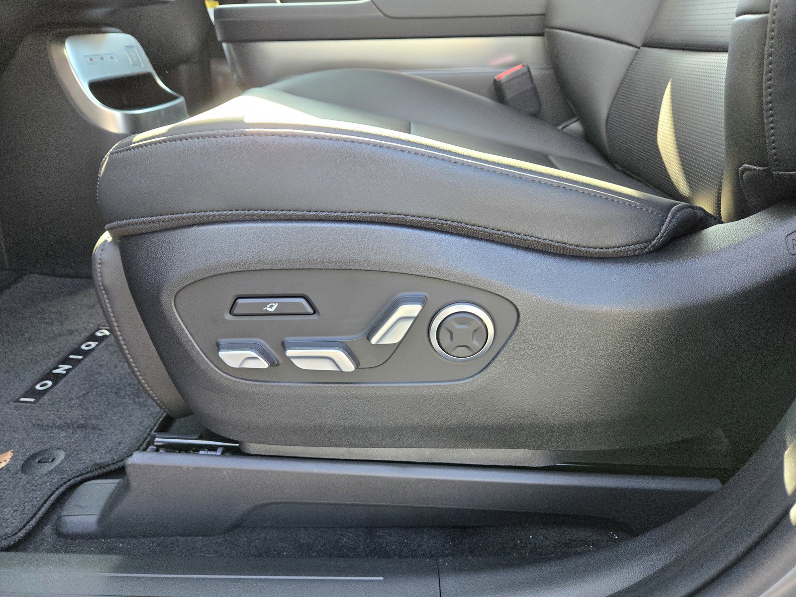 New 2026 Hyundai Ioniq 9 Limited image 16