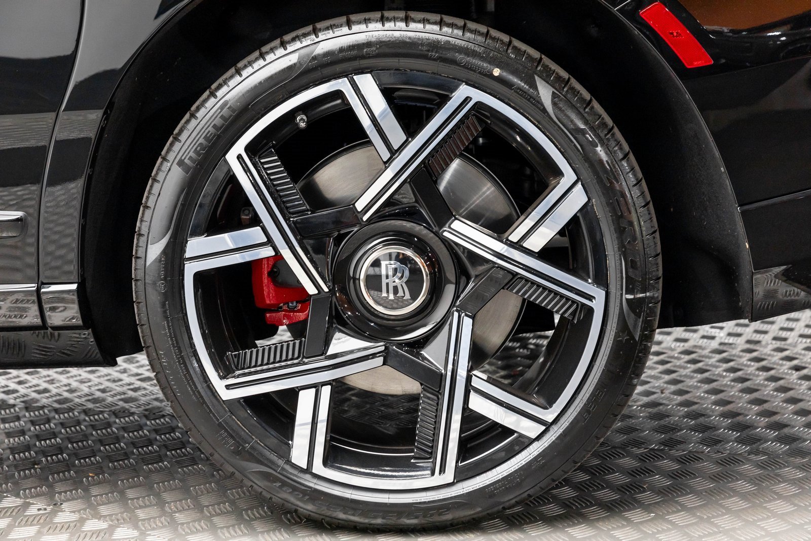 New 2026 Rolls-Royce Cullinan Black Badge image 47