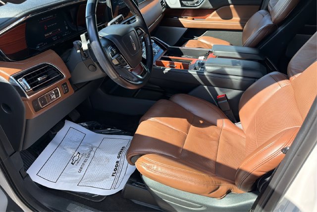 Used 2023 Lincoln Navigator Reserve AWD/4WD image 9