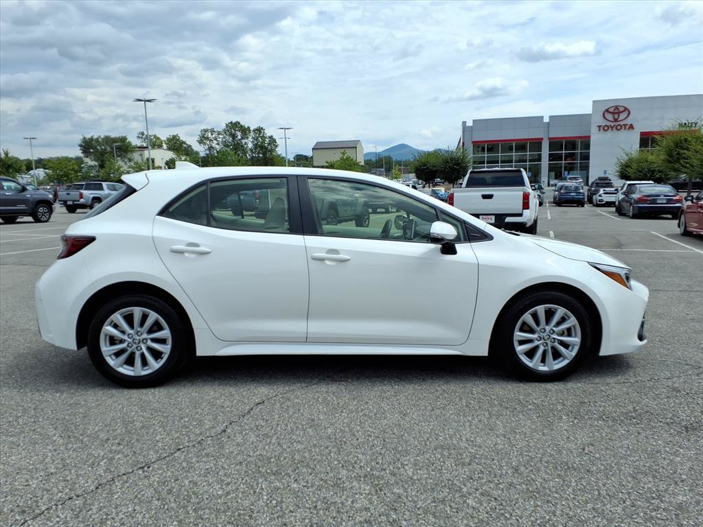 Certified 2025 Toyota Corolla SE FWD image 3