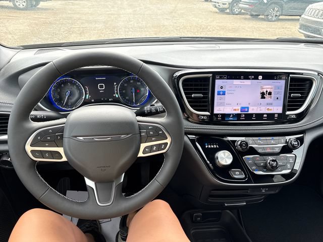 New 2027 Chrysler Pacifica Select AWD/4WD image 10