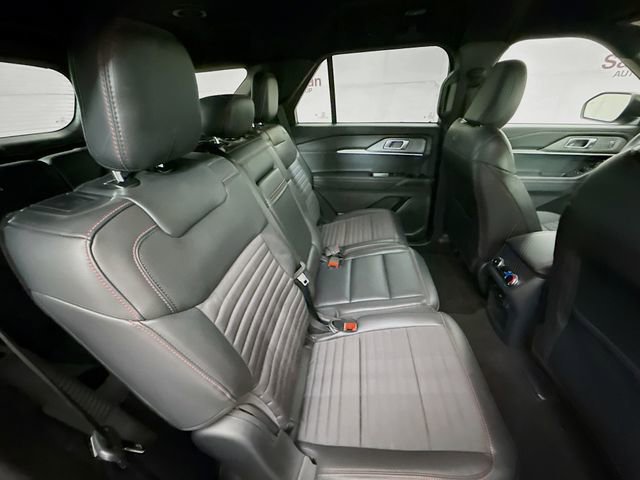 Used 2025 Ford Explorer ST-Line w/ ST-Line Street Pack image 29
