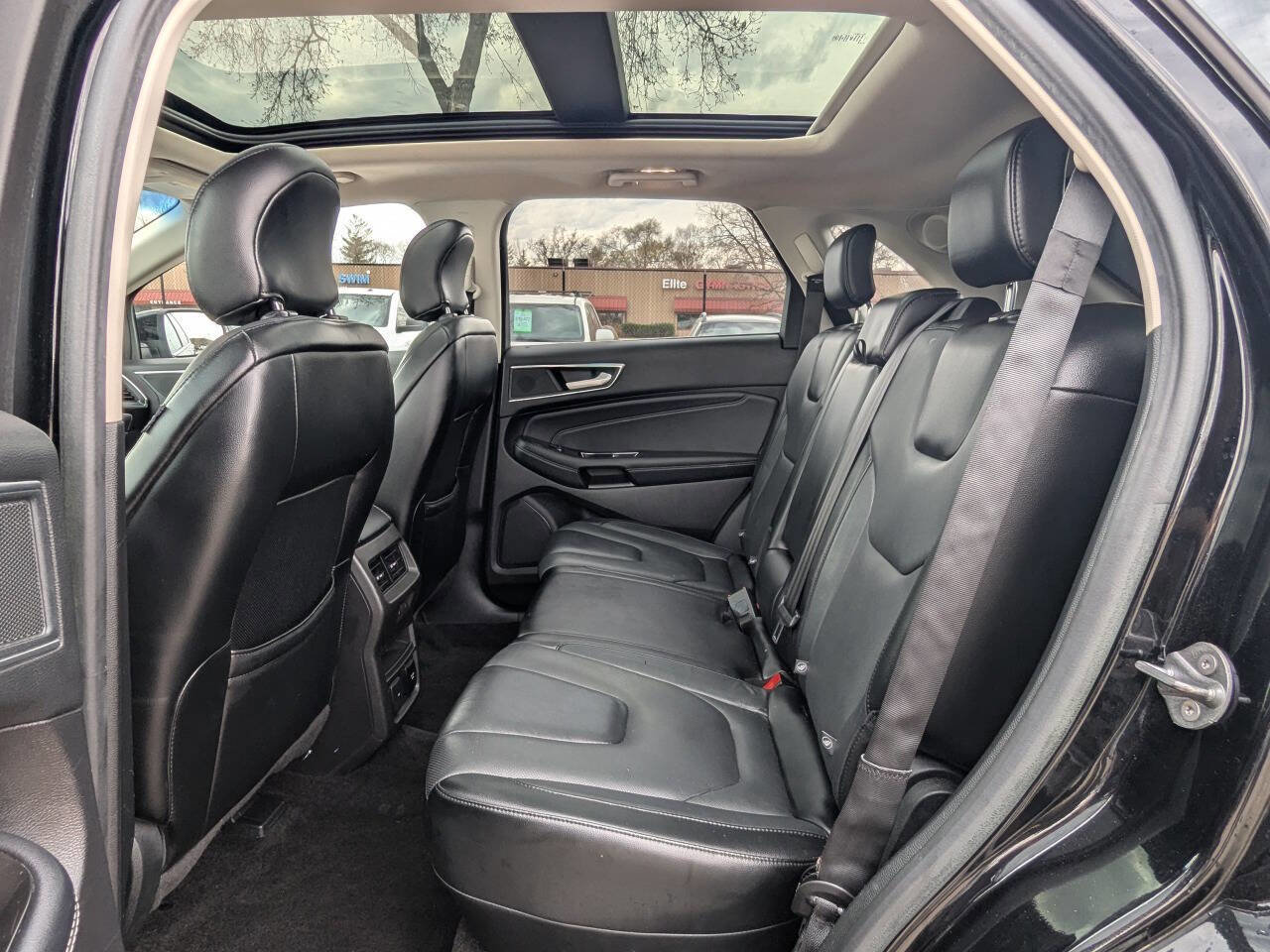 Used 2018 Ford Edge Titanium w/ Equipment Group 302A FWD image 14