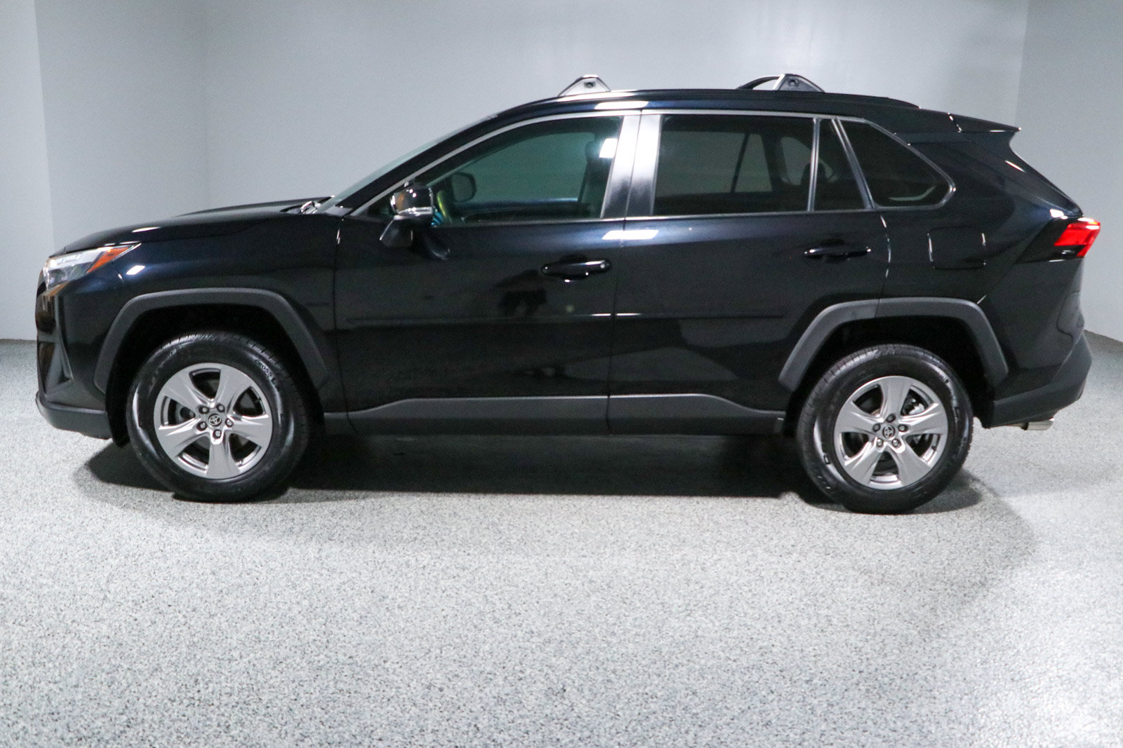 Used 2022 Toyota RAV4 XLE w/ Convenience Package FWD image 10