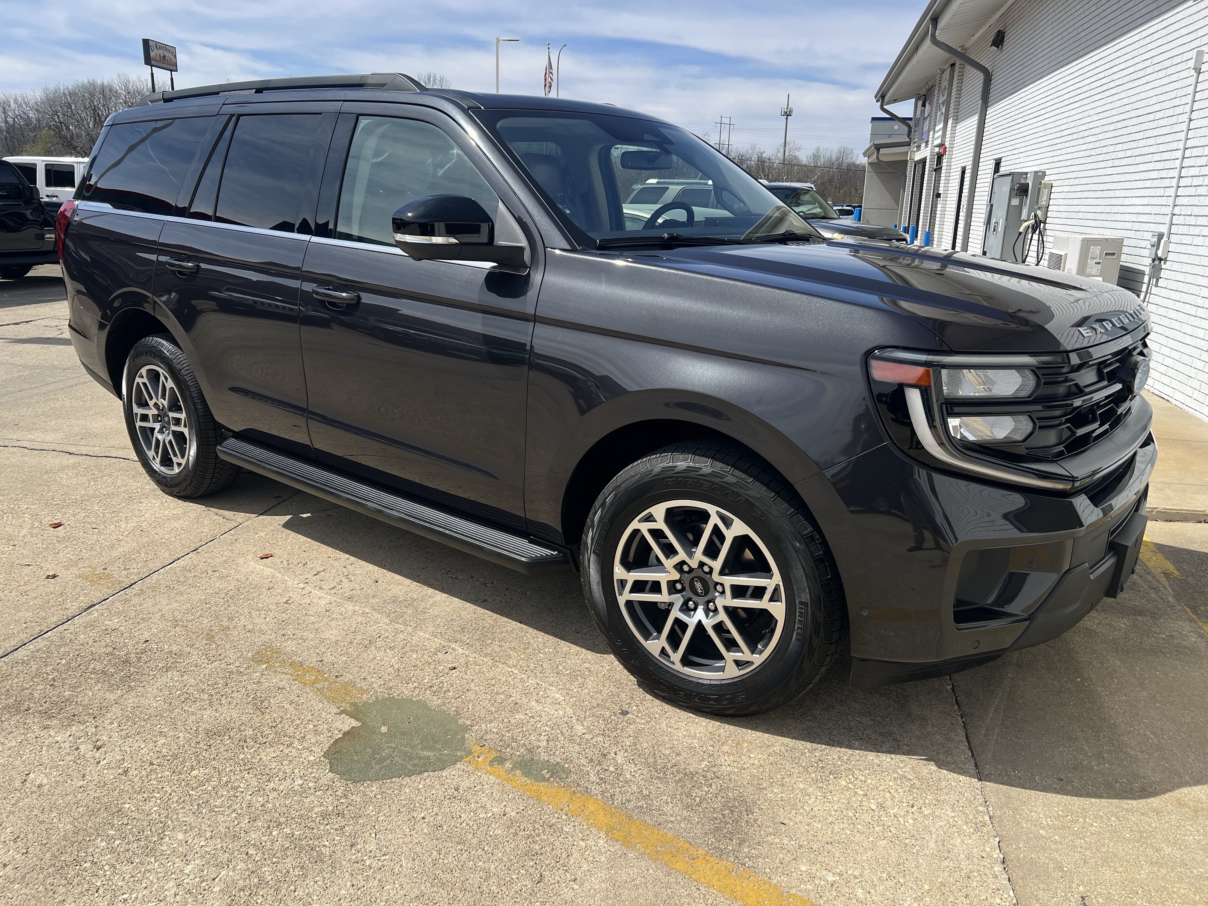 Used 2025 Ford Expedition Active AWD/4WD image 10