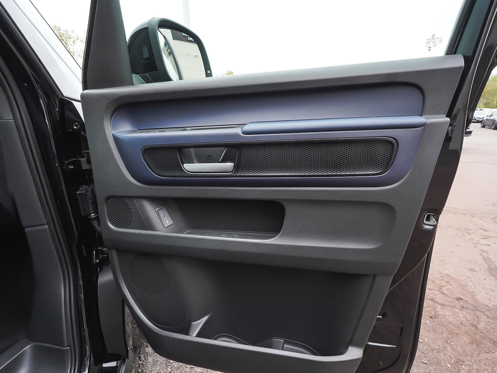Used 2025 Volkswagen ID. Buzz Pro S RWD image 10