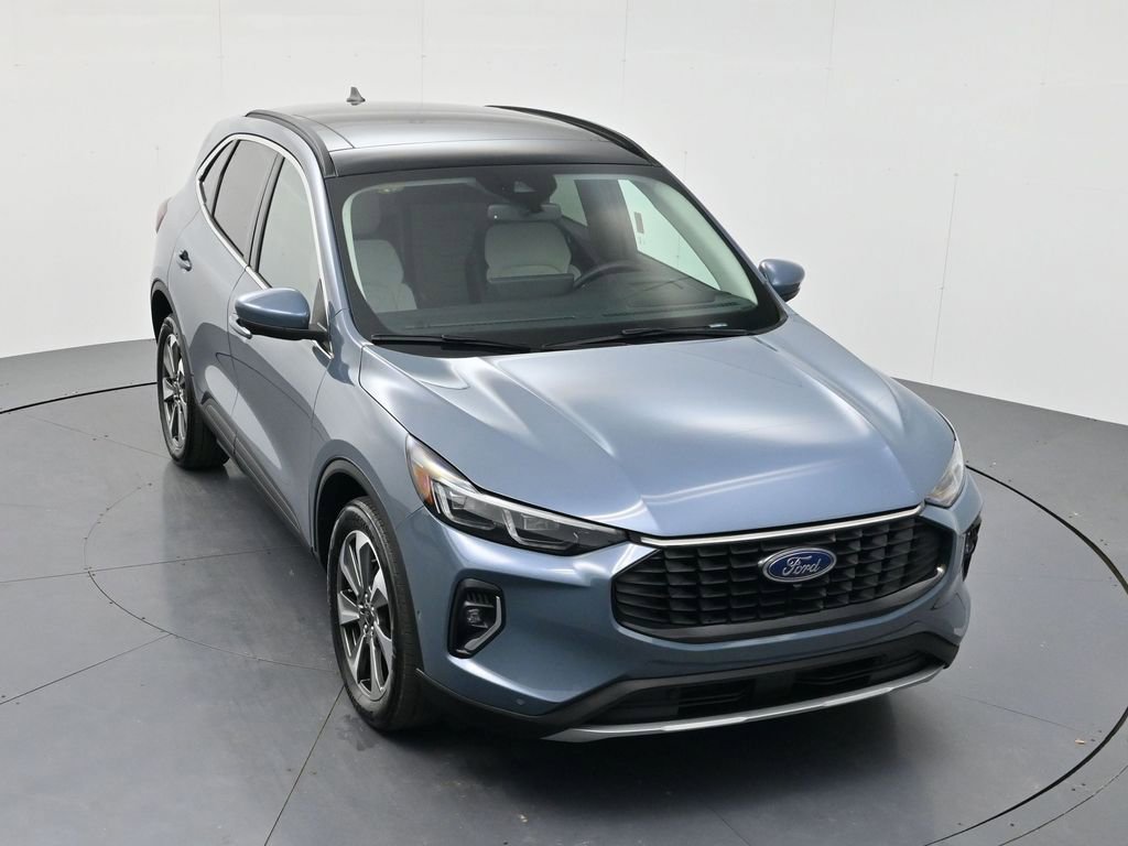 Used 2023 Ford Escape Platinum w/ Premium Technology Package AWD/4WD image 37