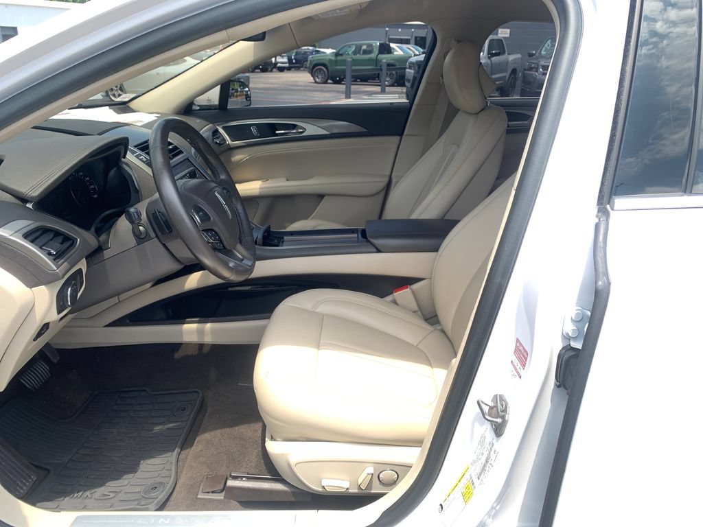 Used 2019 Lincoln MKZ Premiere FWD image 17