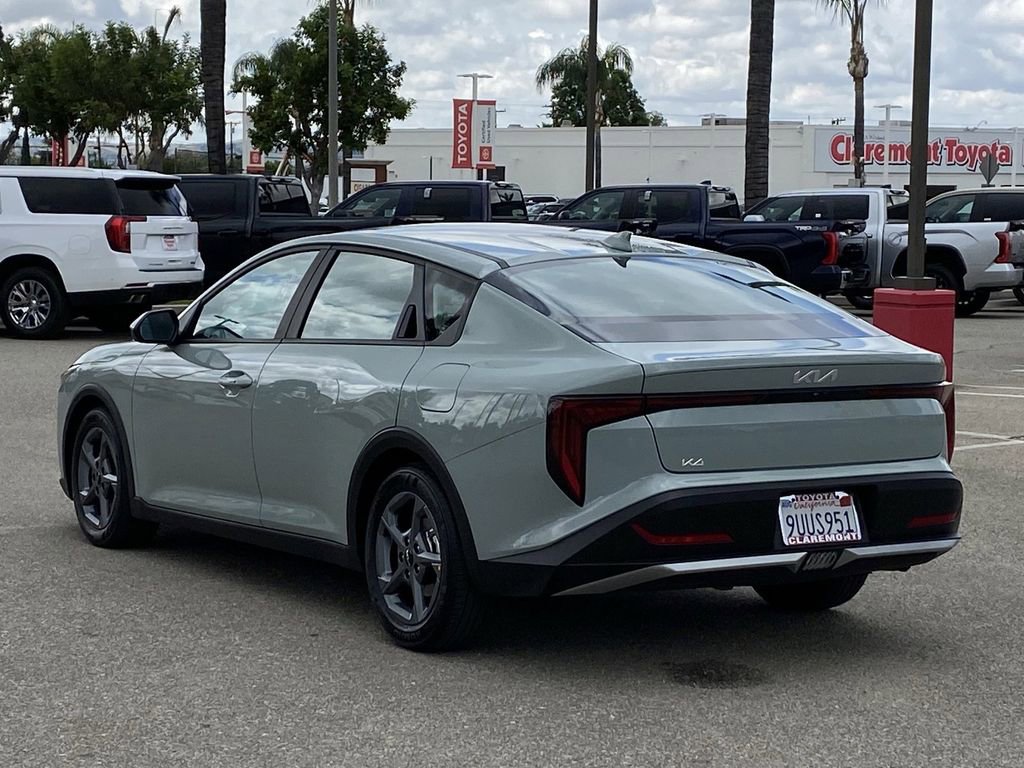 Used 2025 Kia K4 LXS image 40
