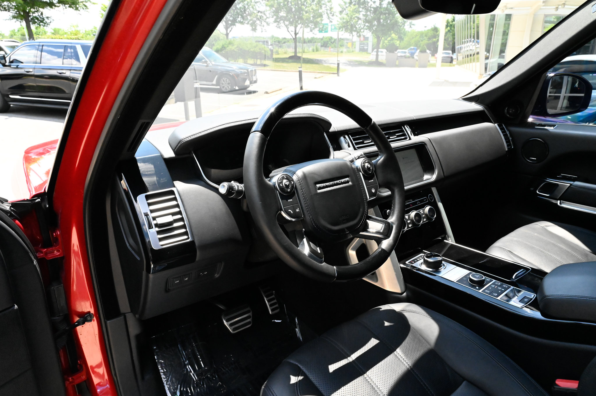 Used 2017 Land Rover Range Rover Supercharged AWD/4WD image 16