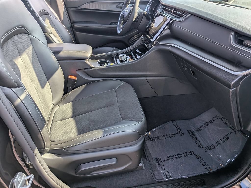 Certified 2024 Jeep Grand Cherokee Altitude AWD/4WD image 34
