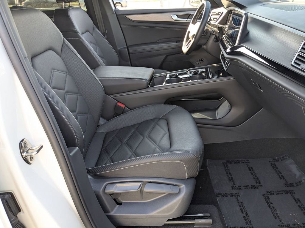 Used 2025 Volkswagen Atlas Cross Sport SE image 30