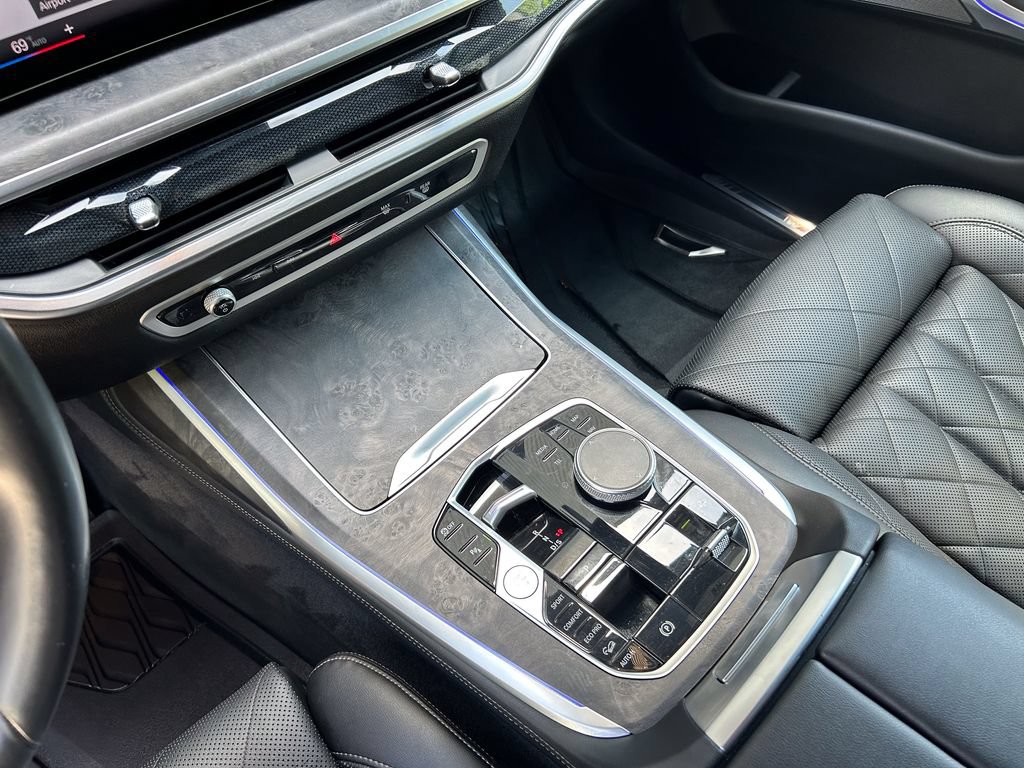 Used 2023 BMW X7 xDrive40i w/ M Sport Package AWD/4WD image 31