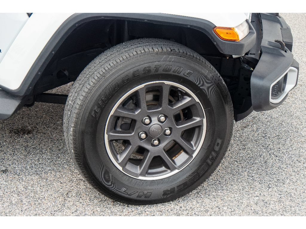 Used 2020 Jeep Gladiator Overland w/ Safety Group AWD/4WD image 27