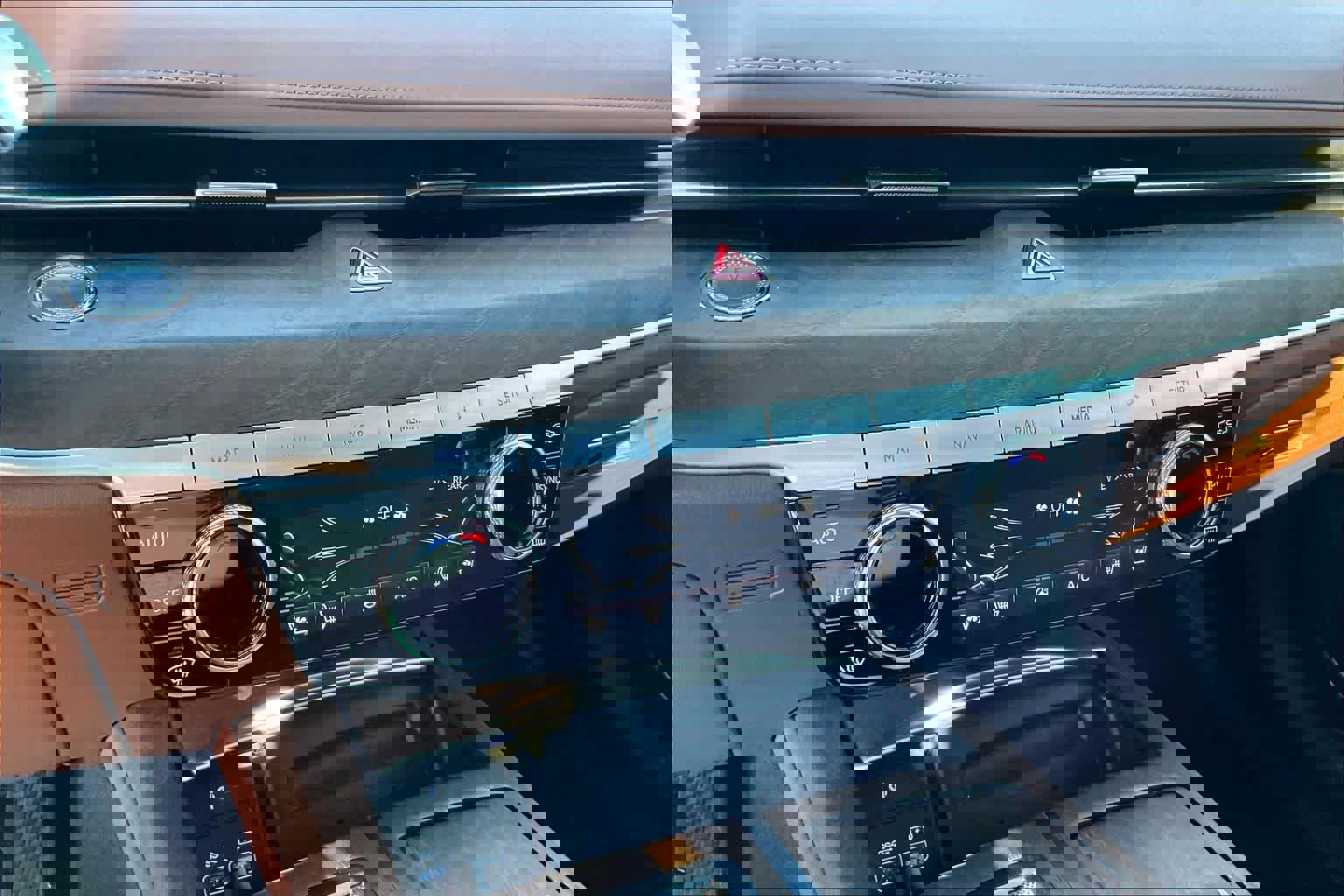 Used 2024 Genesis G80 image 28