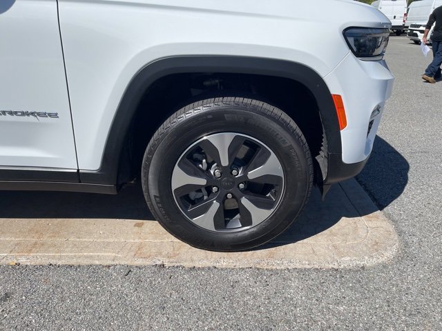 Used 2024 Jeep Grand Cherokee Limited 4xe image 9