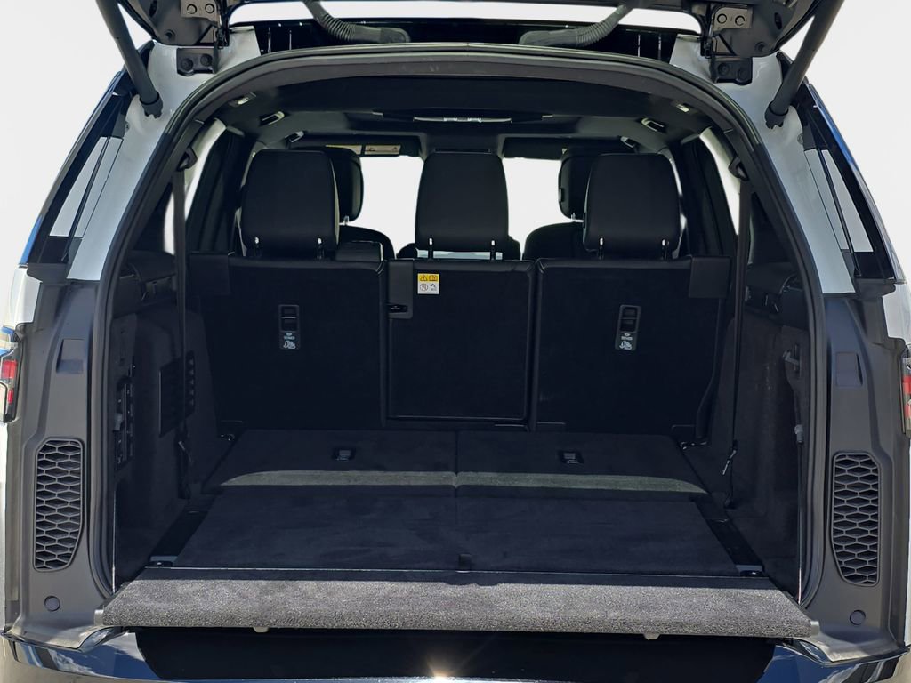 Certified 2025 Land Rover Discovery Metropolitan Edition AWD/4WD image 12