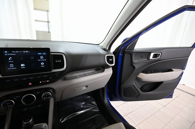 Used 2022 Hyundai Venue SEL image 26
