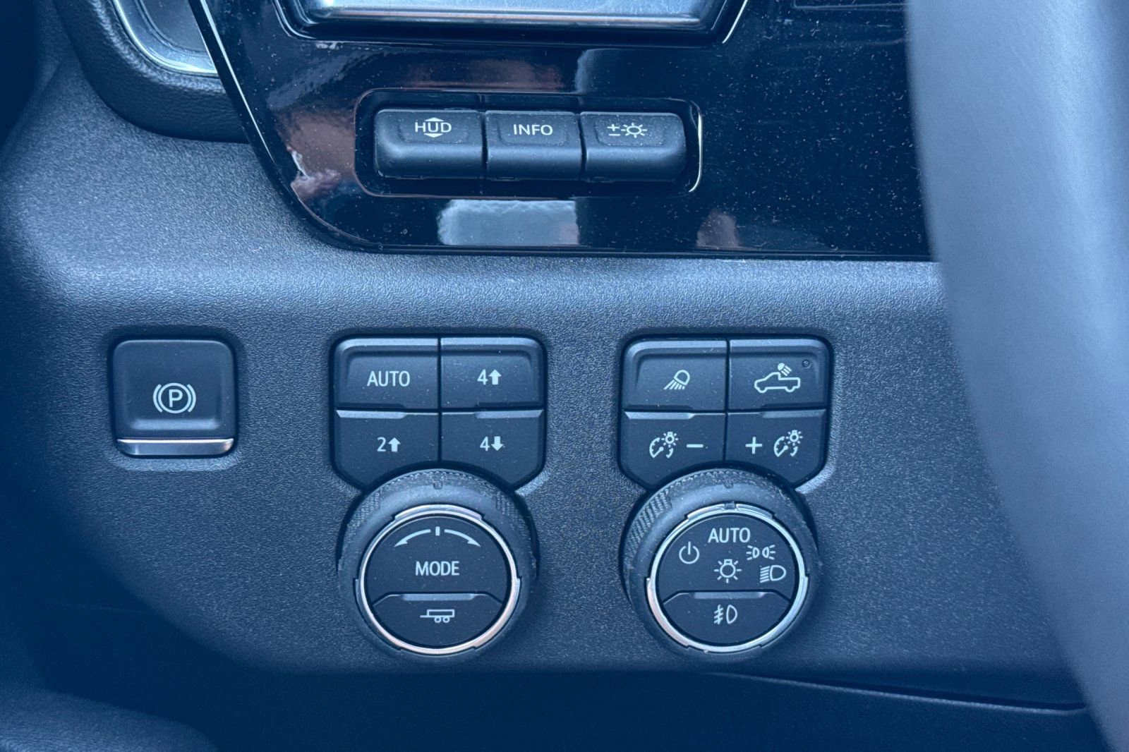 Used 2025 Chevrolet Silverado 1500 High Country AWD/4WD image 42
