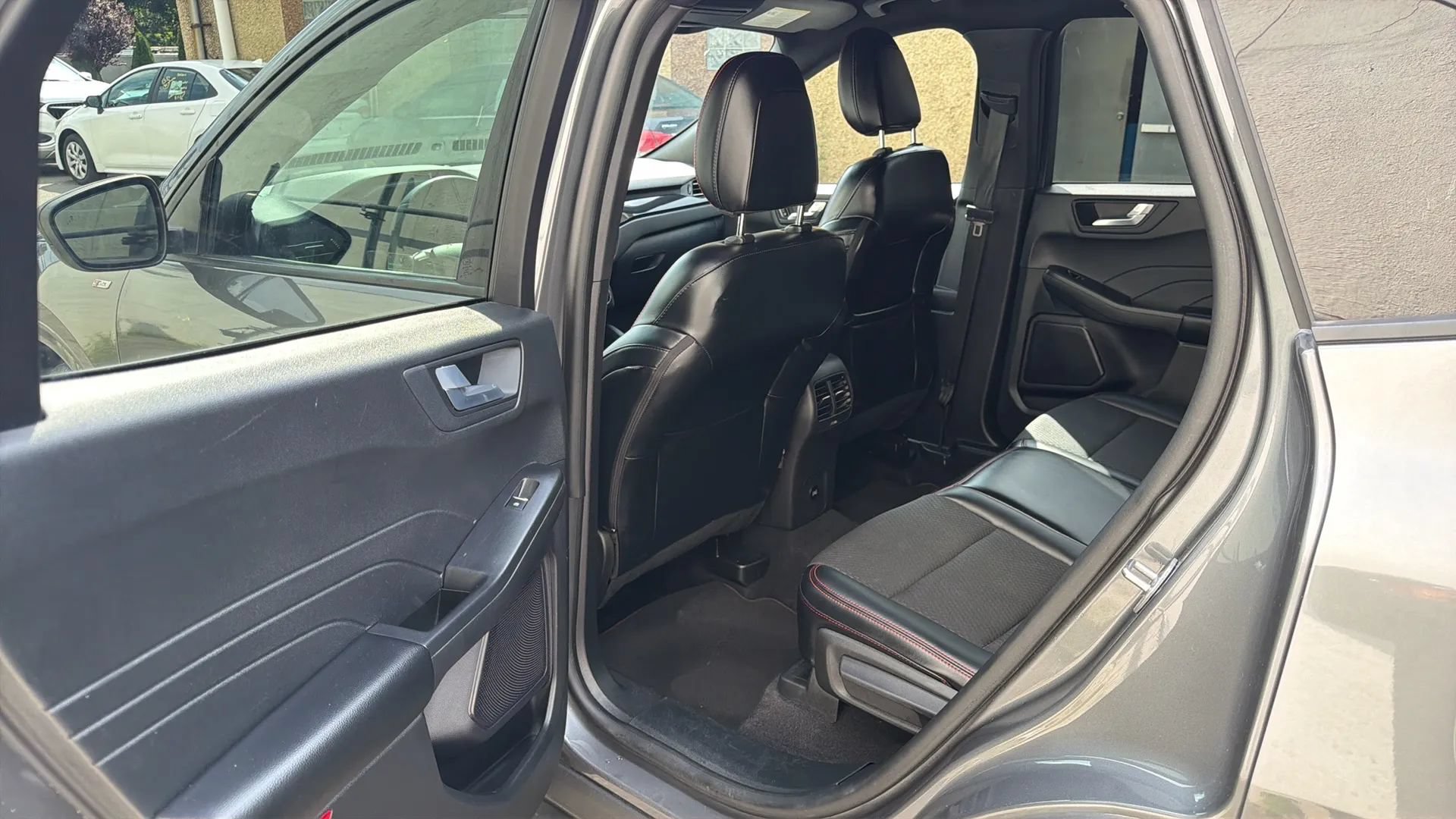 Used 2023 Ford Escape ST-Line FWD image 28