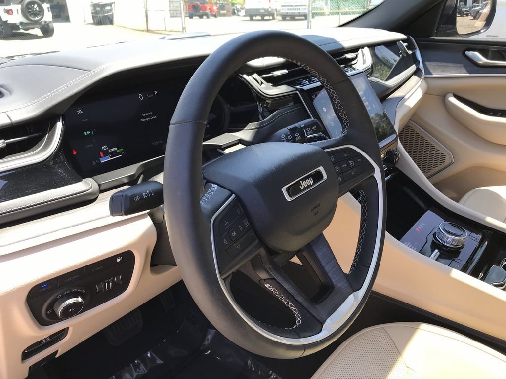 Used 2022 Jeep Grand Cherokee Limited 4xe w/ Luxury Tech Group II AWD/4WD image 20