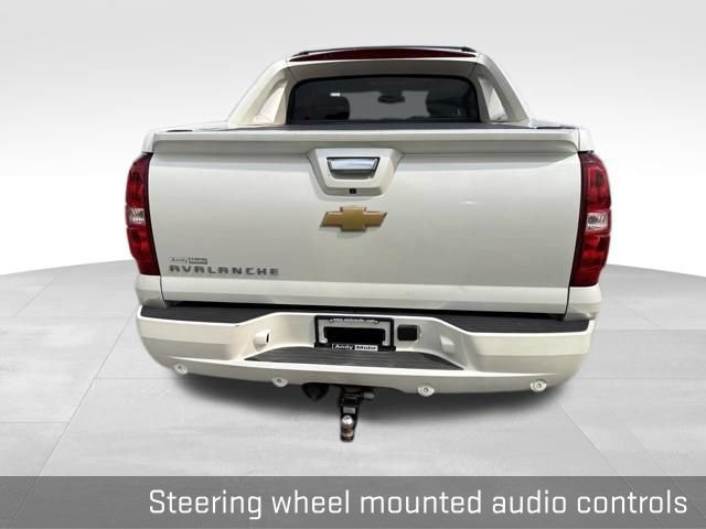 Used 2013 Chevrolet Avalanche LTZ RWD image 13