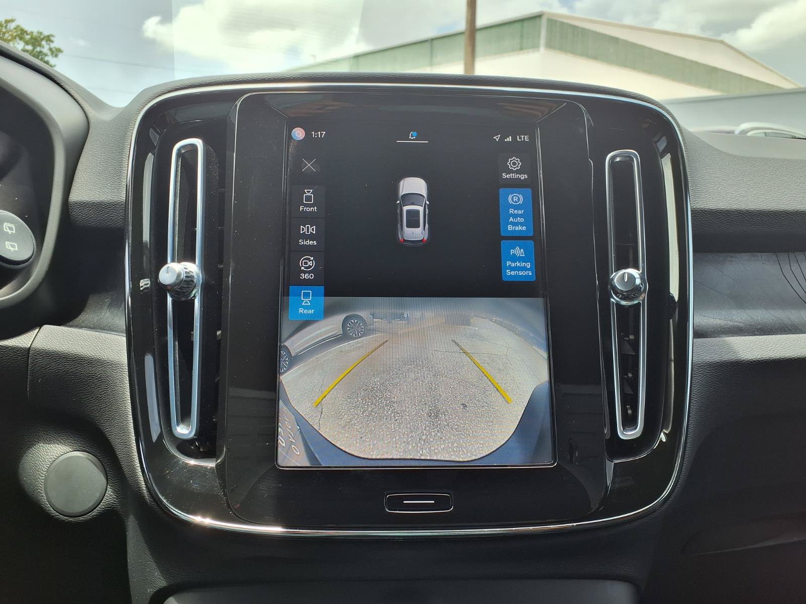 Certified 2023 Volvo XC40 Recharge Ultimate w/ Protection Package Premier AWD/4WD image 27
