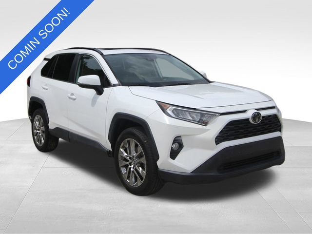 Used 2020 Toyota RAV4 XLE Premium FWD image 1