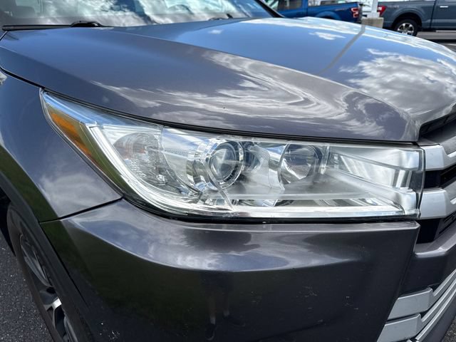 Used 2019 Toyota Highlander Plus AWD/4WD image 12