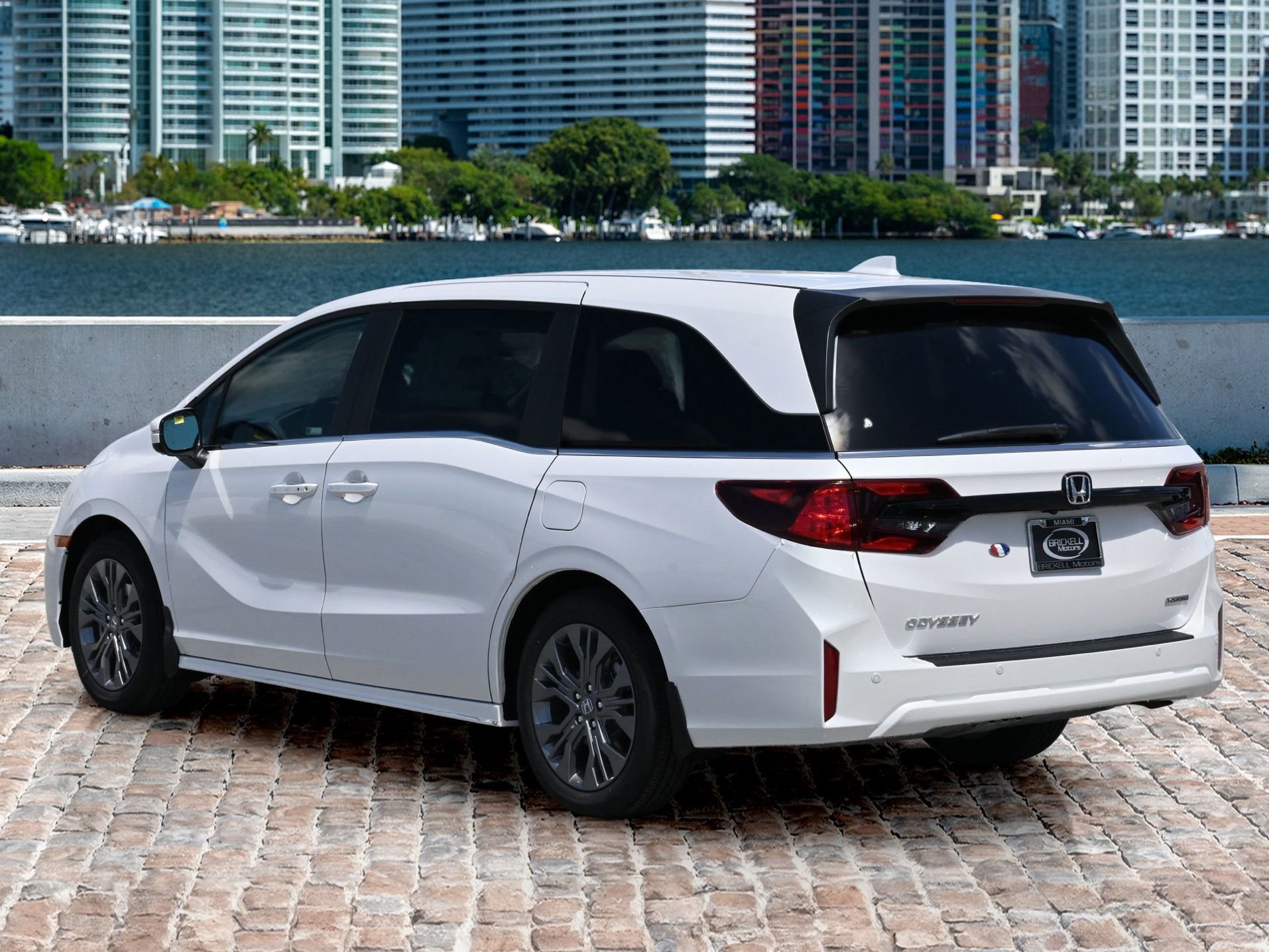 New 2026 Honda Odyssey Touring image 7