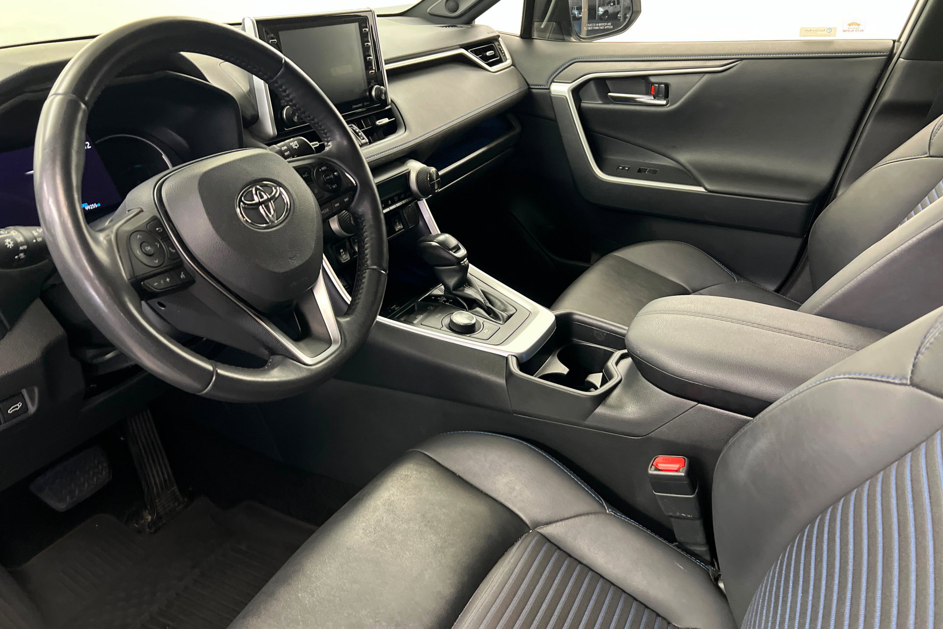 Used 2021 Toyota RAV4 XSE AWD/4WD image 16