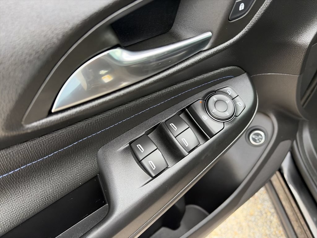 Used 2024 Buick Envista Sport Touring w/ Convenience I Package FWD image 18