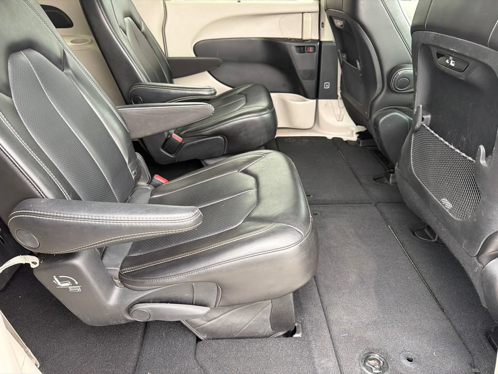 Used 2023 Chrysler Pacifica Touring-L FWD image 25