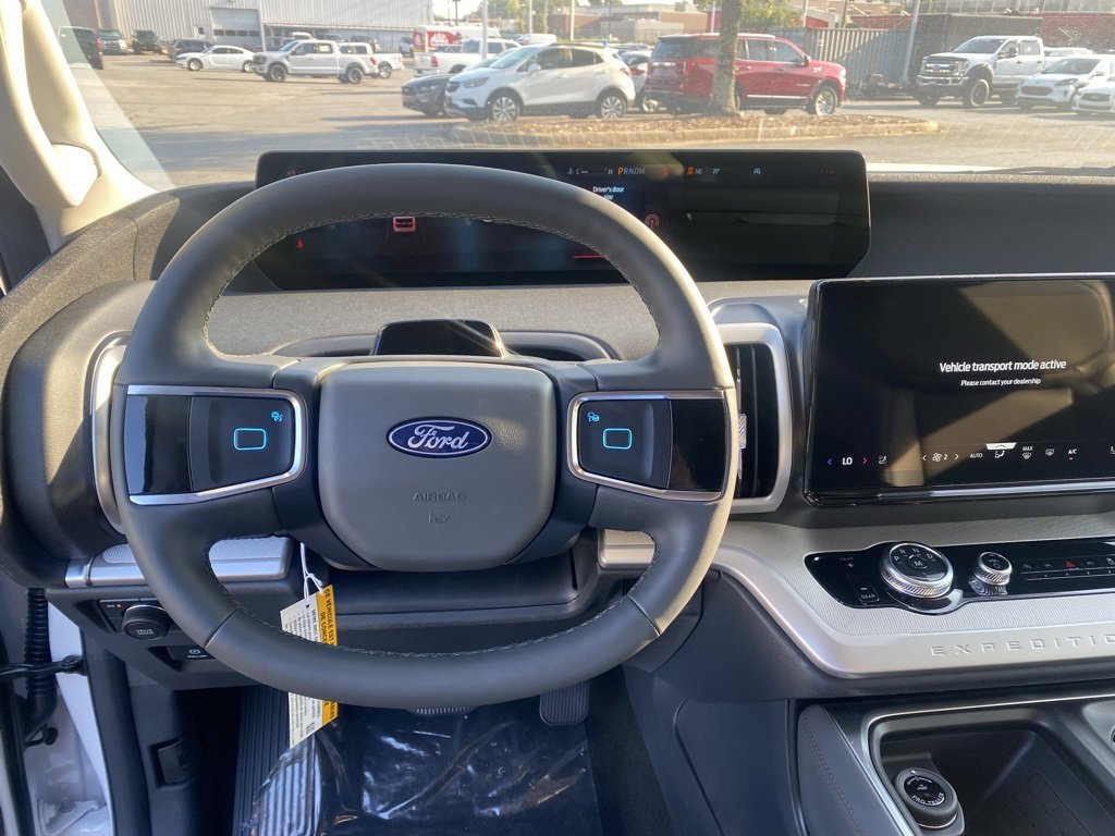 New 2025 Ford Expedition Active image 17