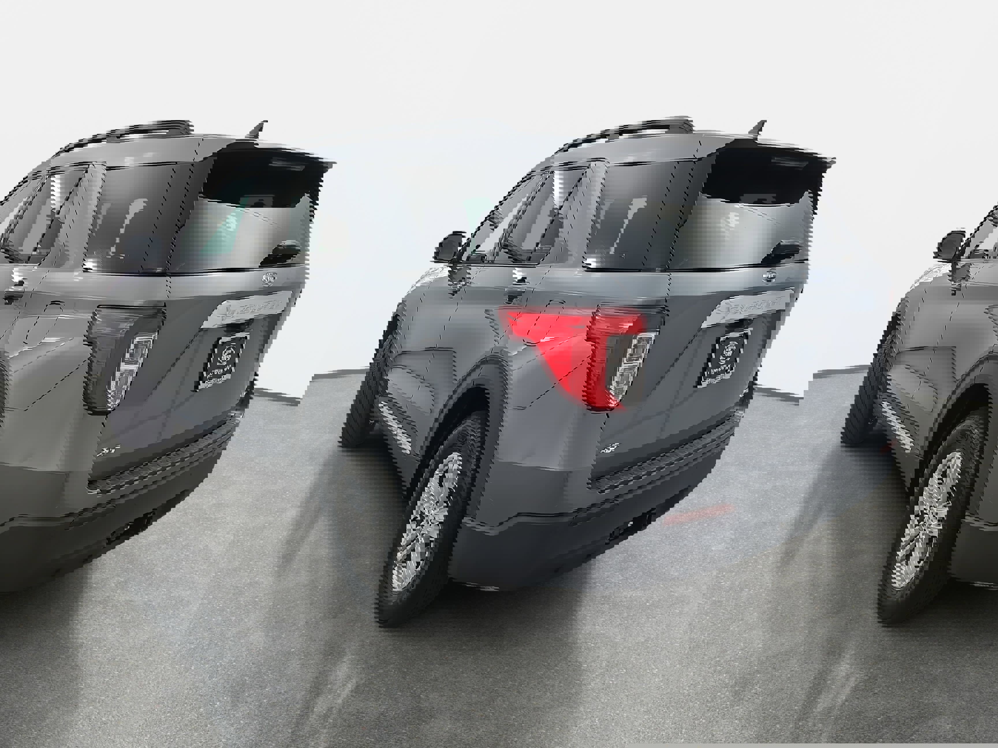 Used 2022 Ford Explorer XLT w/ Class IV Trailer Tow Package image 7