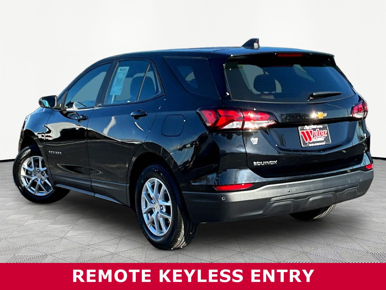 Used 2024 Chevrolet Equinox LS w/ Driver Confidence II Package FWD image 4