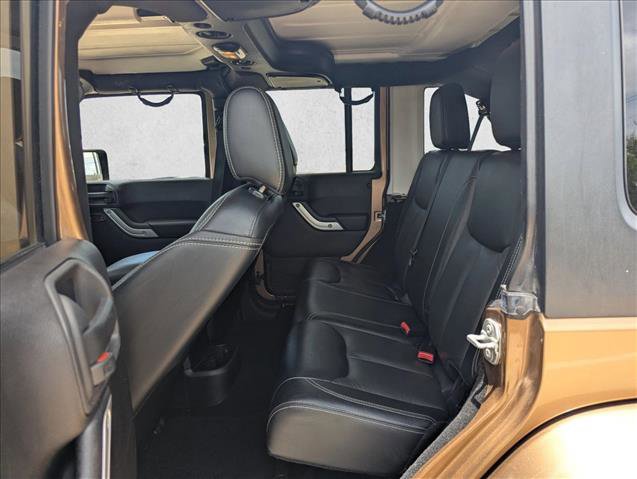 Used 2015 Jeep Wrangler Unlimited Sahara w/ Connectivity Group AWD/4WD image 16