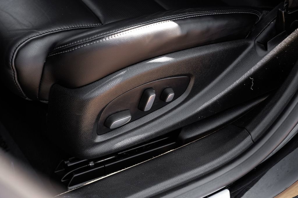 Used 2015 Cadillac XTS Limousine image 32