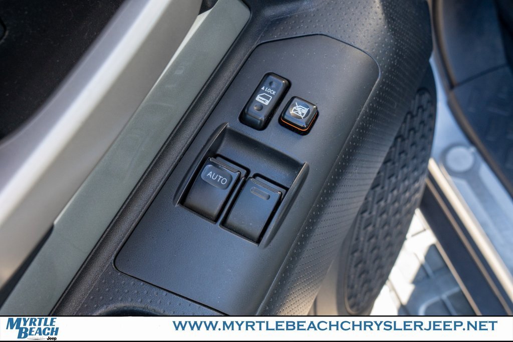 Used 2008 Toyota FJ Cruiser 4WD image 16