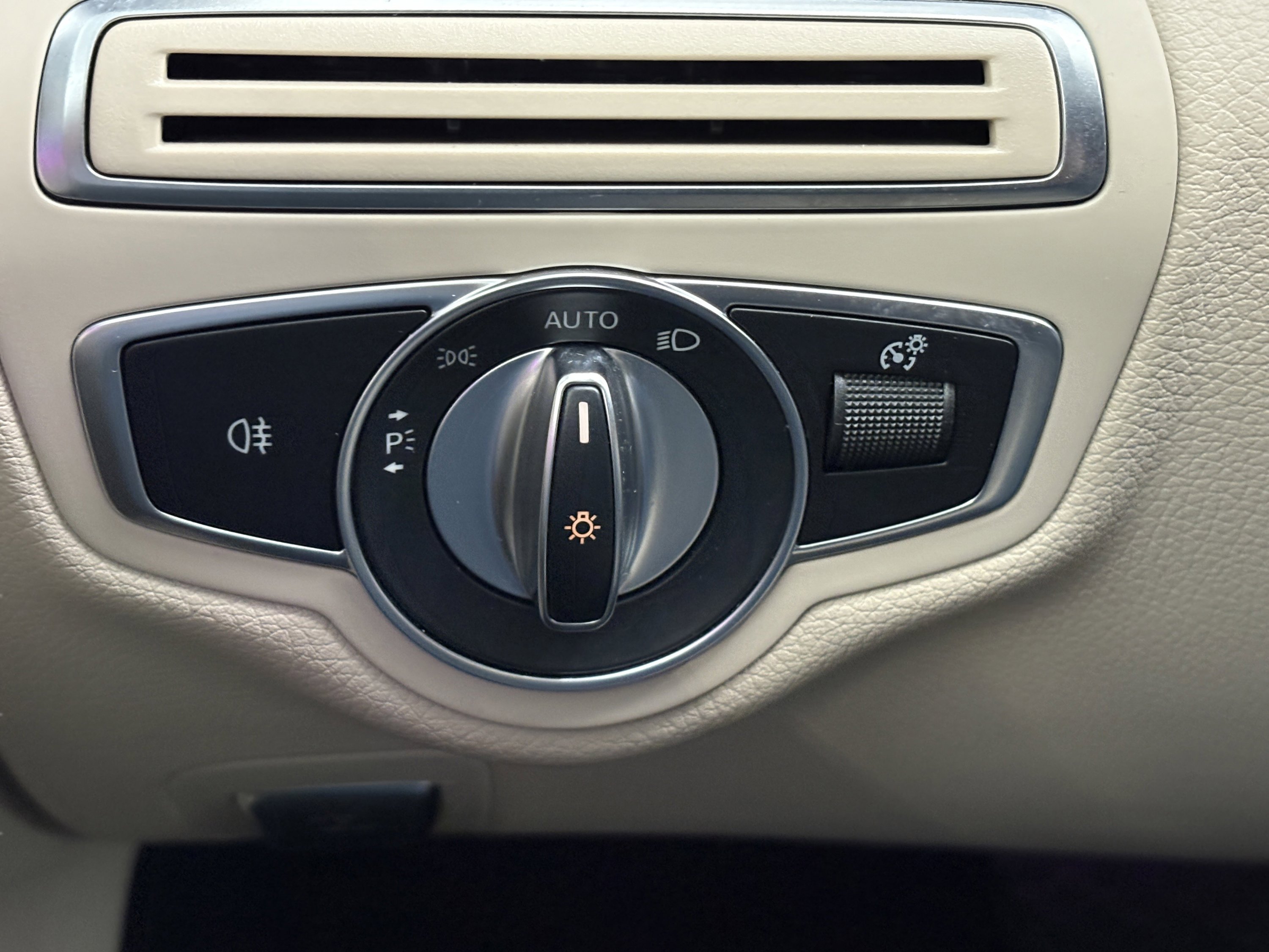 Used 2020 Mercedes-Benz C 300 4MATIC Sedan image 19