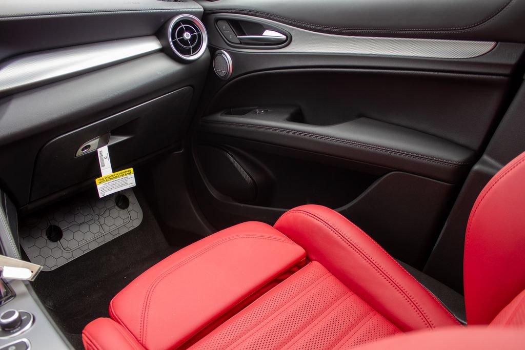 New 2025 Alfa Romeo Stelvio Sprint AWD/4WD image 20