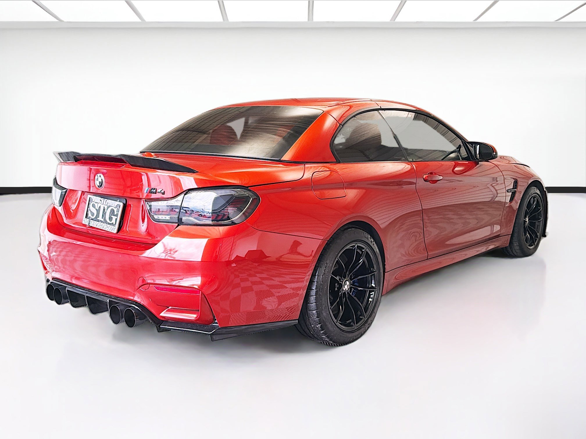 Used 2017 BMW M4 Convertible RWD image 4