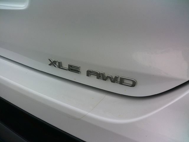 Used 2023 Toyota Highlander XLE image 9