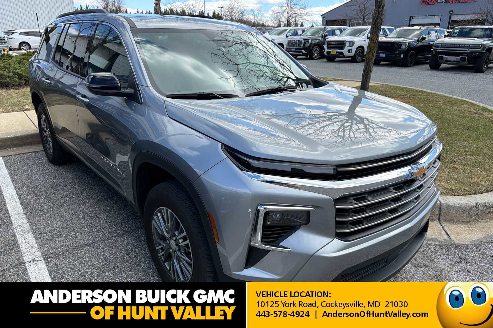 Used 2025 Chevrolet Traverse LT image 1