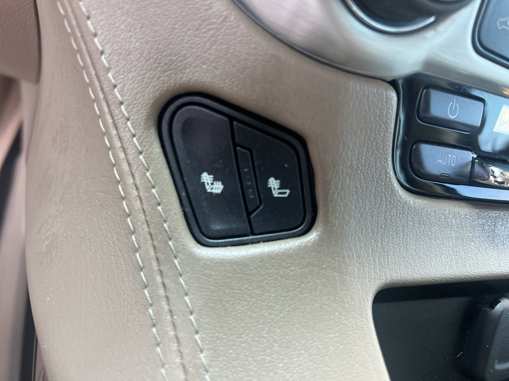 Used 2020 GMC Yukon XL SLT AWD/4WD image 36