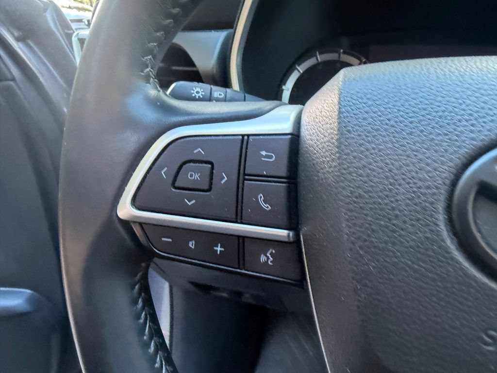 Used 2023 Toyota Highlander XLE FWD image 14