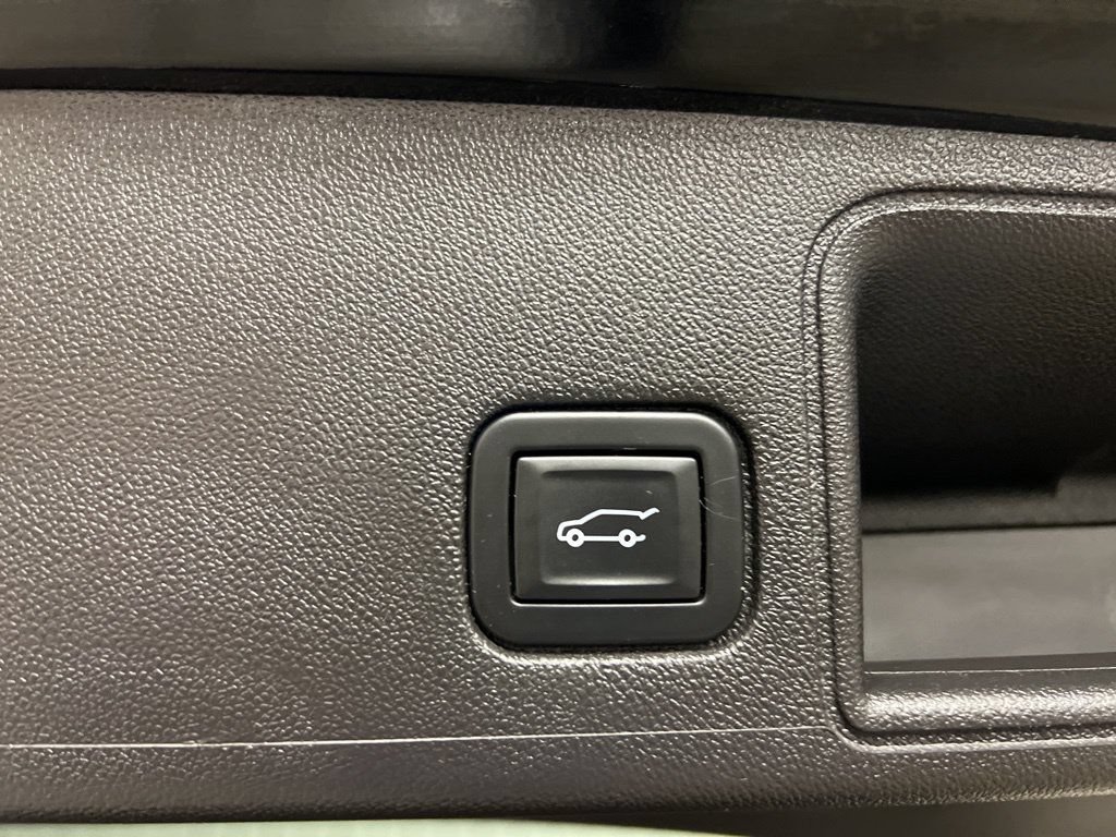Certified 2023 GMC Terrain SLE w/ Driver Convenience Package AWD/4WD image 8